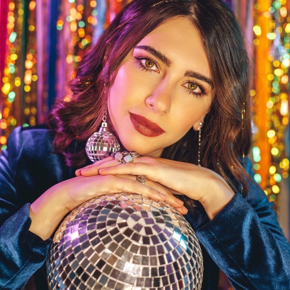 Meet your Posher, Alexis - Picture 2 of 4